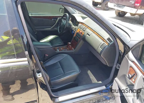 2000 Mercedes-Benz E 320 из США, поврежденный, VIN WDBJF65J8YB105195